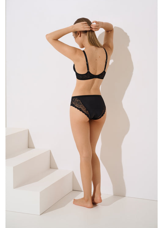 Sutien Intărit  Evelyn LISCA