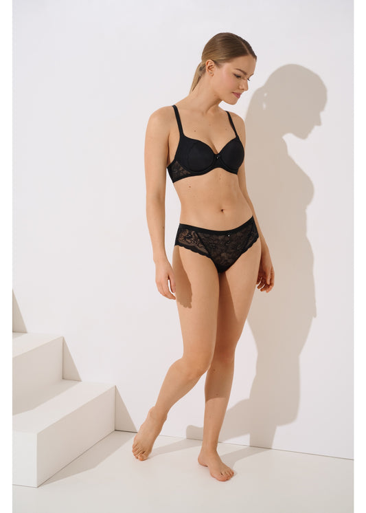 Sutien Intărit  Evelyn LISCA